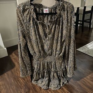 Size small long sleeve short patterned dress